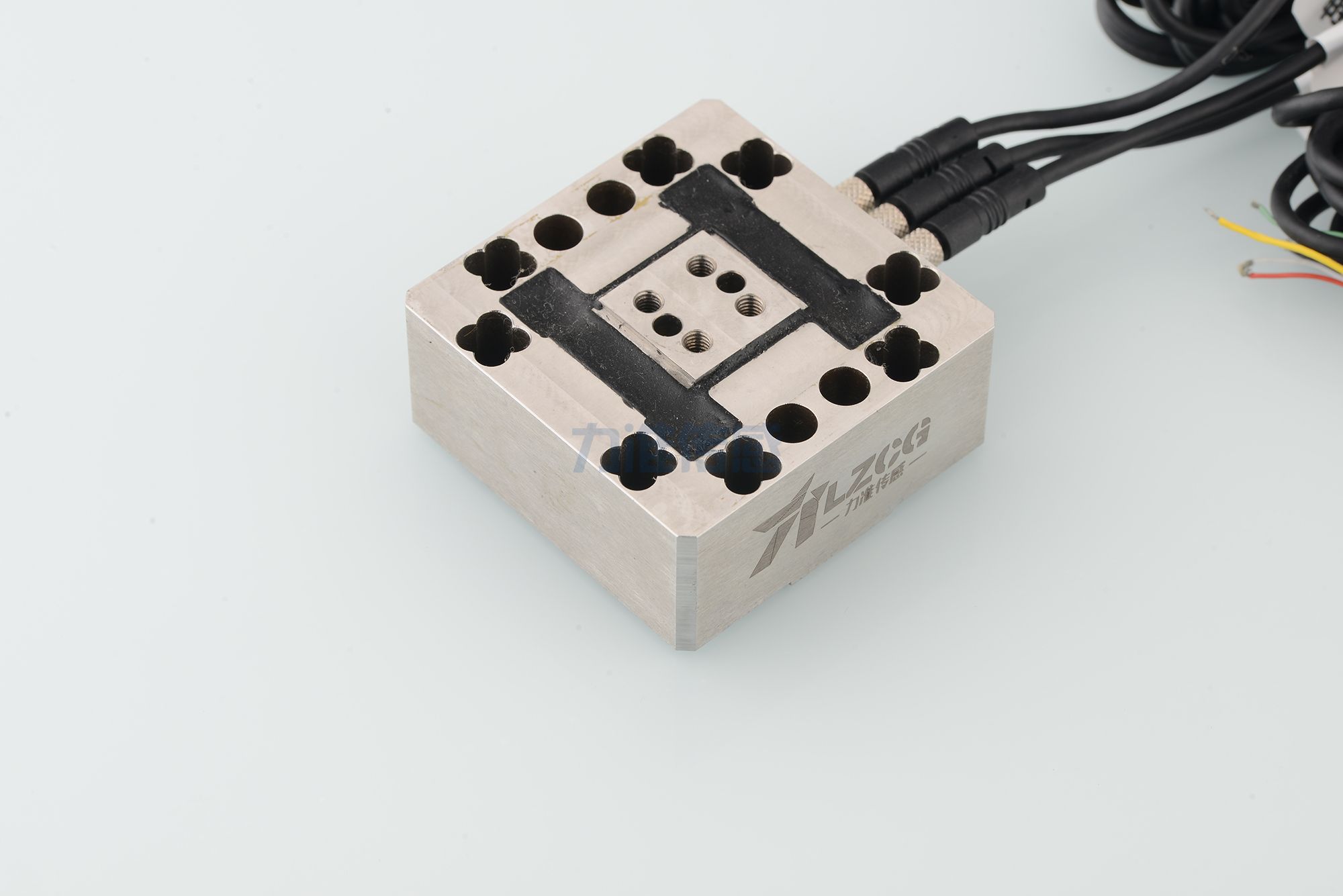 如何設(shè)置電子拉力試驗(yàn)機(jī)中力傳感器的參數(shù)?(圖1) DSC_7262.JPG